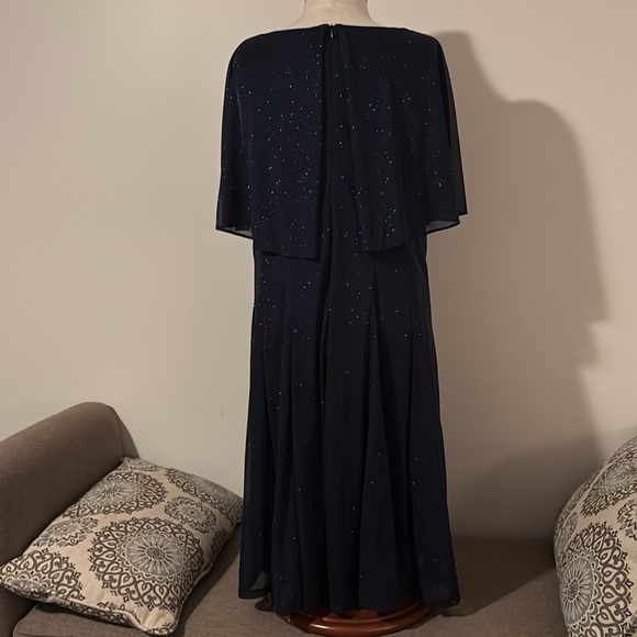 NWT Size 18 J Taylor Gown - Picture 2 of 3